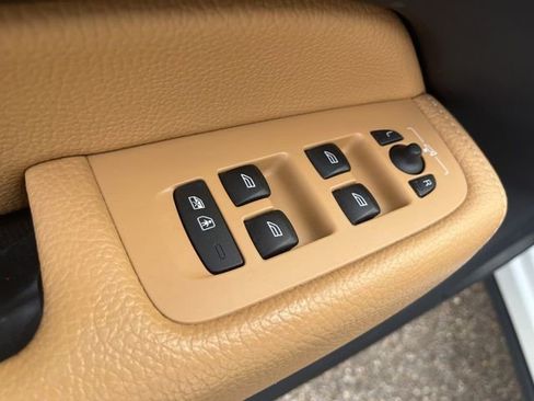 Used 2019 Volvo XC60 T5 Momentum w/ Multimedia Package image 12