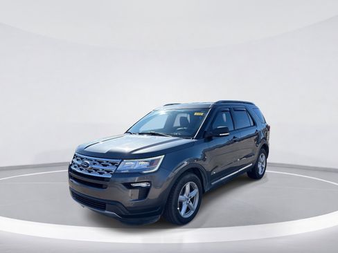 Used 2019 Ford Explorer XLT w/ Equipment Group 202A image 3