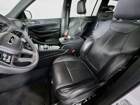 Used 2023 Jeep Grand Cherokee L Overland w/ Luxury Tech Group IV AWD/4WD image 2