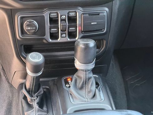 Used 2019 Jeep Wrangler Unlimited Sahara AWD/4WD image 21