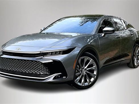 Used 2024 Toyota Crown image 2