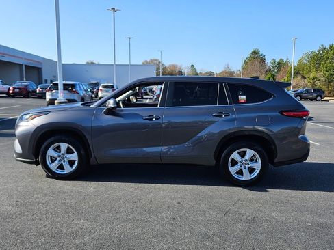 Certified 2023 Toyota Highlander L image 4