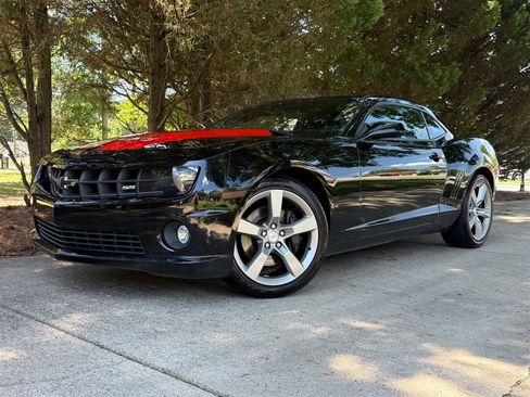 Used 2011 Chevrolet Camaro SS RWD image 2