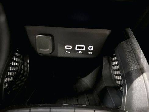 Used 2023 Chevrolet TrailBlazer LT FWD image 32