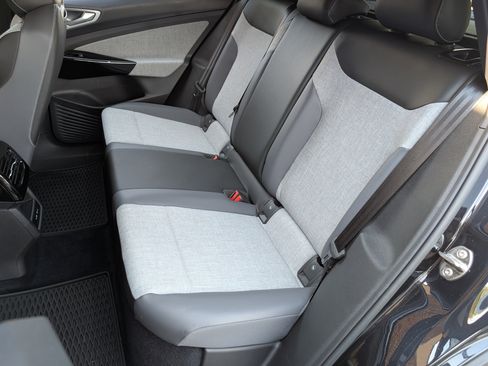 Used 2025 Volkswagen ID.4 Limited image 17