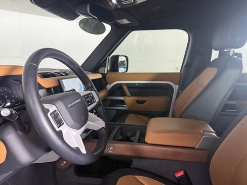 Used 2024 Land Rover Defender 130 X-Dynamic SE image 34