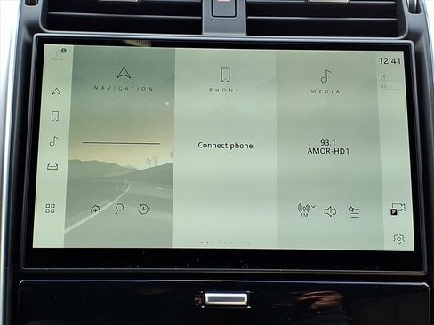 New 2026 Land Rover Discovery Dynamic SE image 12