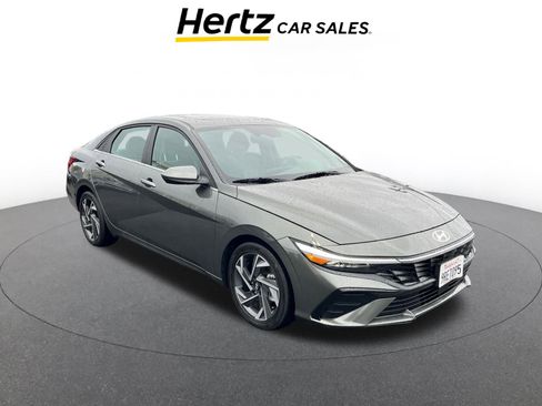 Used 2025 Hyundai Elantra SEL image 1