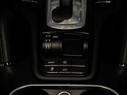 Used 2012 Porsche Cayenne image 34