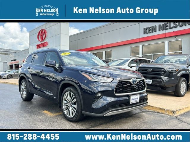 Used 2022 Toyota Highlander Platinum AWD/4WD image 1