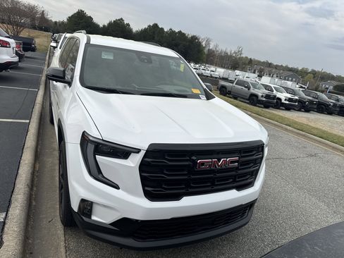 Certified 2025 GMC Acadia Elevation w/ Elevation Premium Package image 3