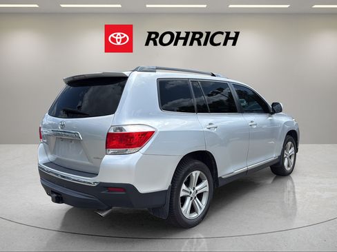 Used 2013 Toyota Highlander Plus AWD/4WD image 6