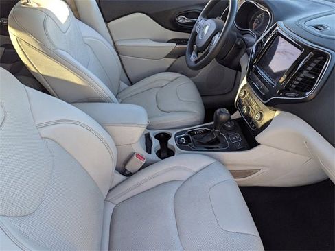 Used 2022 Jeep Cherokee Limited image 11