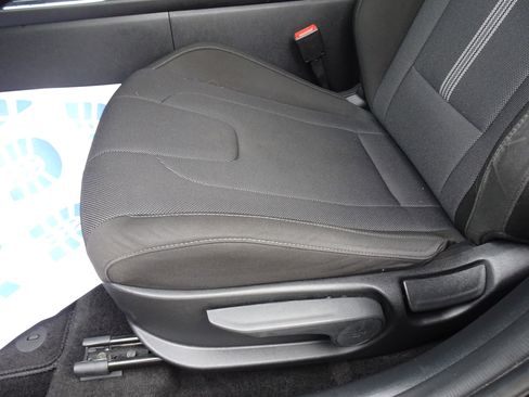 Used 2024 Hyundai Elantra SE FWD image 9