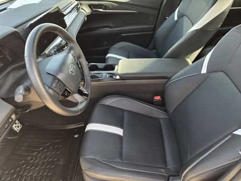 Used 2025 Toyota Camry XLE FWD image 12
