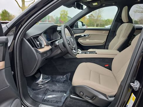 Used 2025 Volvo XC90 B5 Plus AWD/4WD image 12
