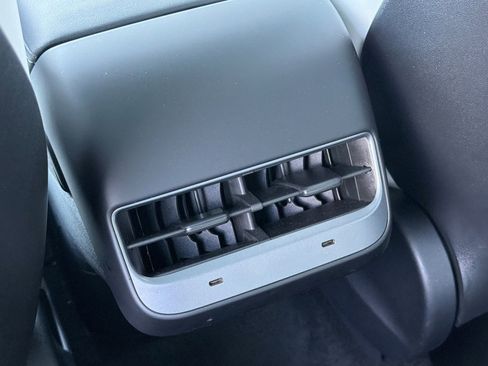 Used 2024 Tesla Model Y 2WD image 16