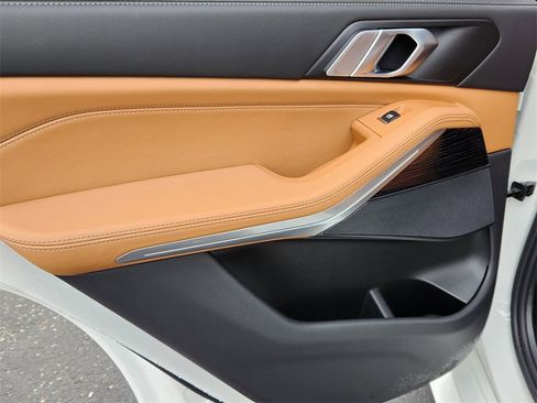 Used 2024 BMW X5 xDrive40i w/ M Sport Package image 11