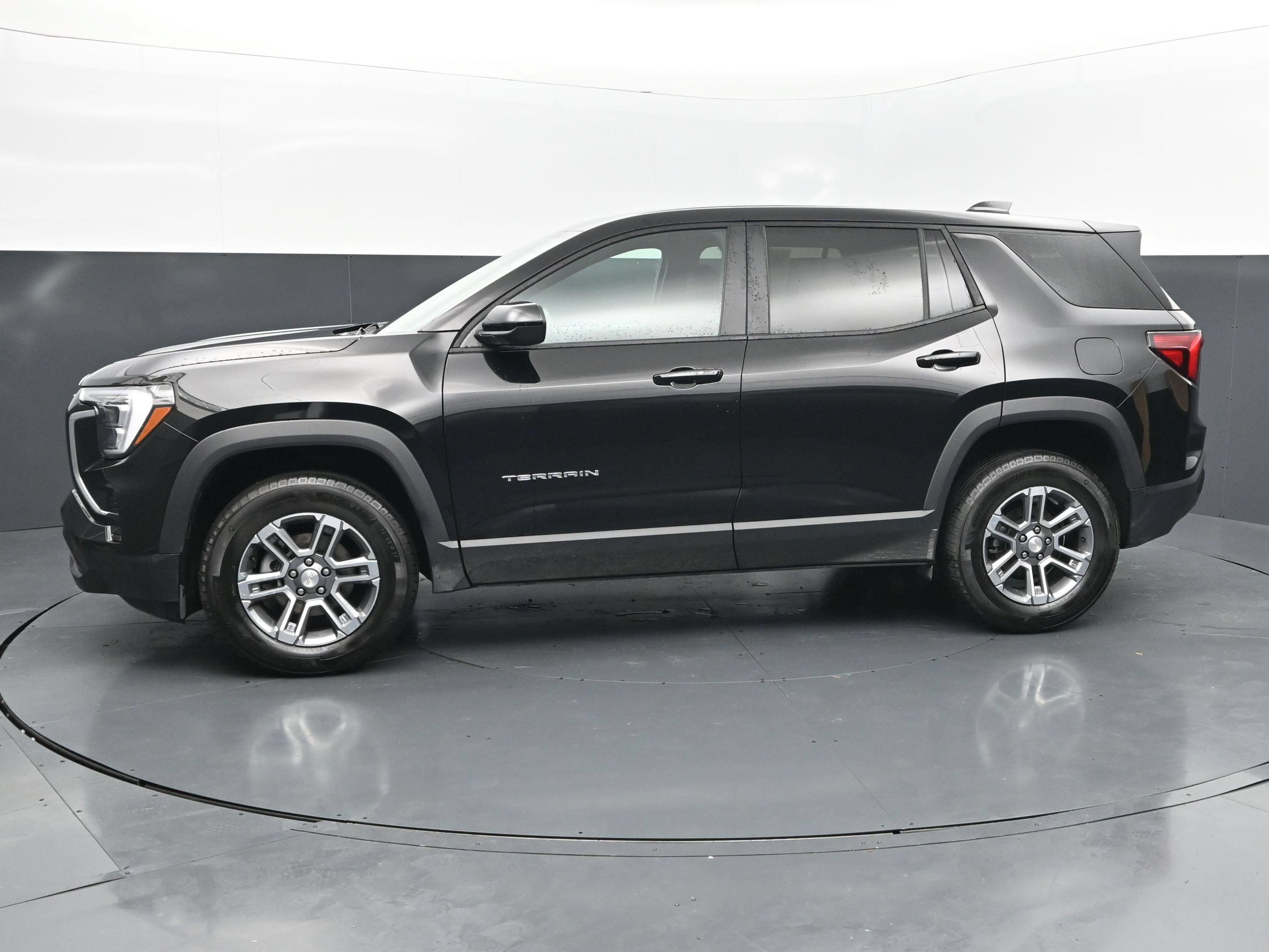 Used 2026 GMC Terrain Elevation FWD image 2