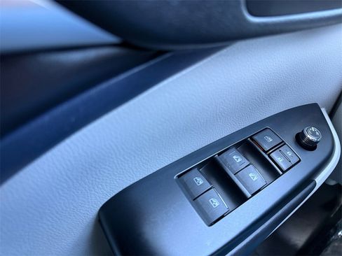 Used 2019 Toyota Highlander XLE image 28