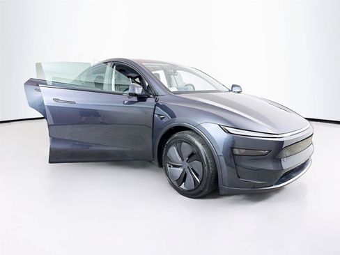 Used 2026 Tesla Model Y 2WD image 40