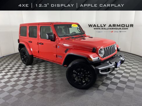 Used 2025 Jeep Wrangler Unlimited Sahara w/ Safety Group AWD/4WD image 1