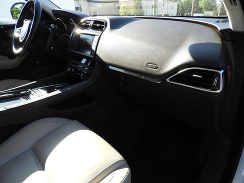Used 2018 Jaguar F-PACE Prestige AWD/4WD image 38