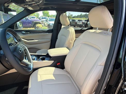 New 2026 Jeep Grand Cherokee L Limited AWD/4WD image 17