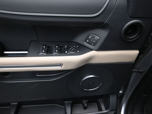 Used 2022 Ford Expedition Limited image 13