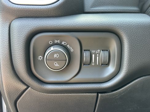 New 2026 RAM 2500 Laramie AWD/4WD image 14