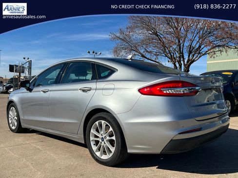 Used 2020 Ford Fusion SE FWD image 2