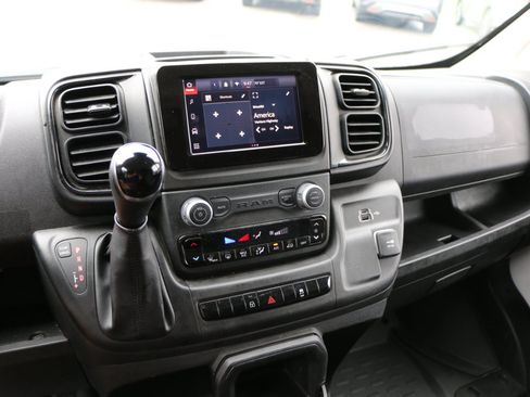 Used 2025 RAM ProMaster 2500 w/ U-Haul Equipment Group FWD image 17