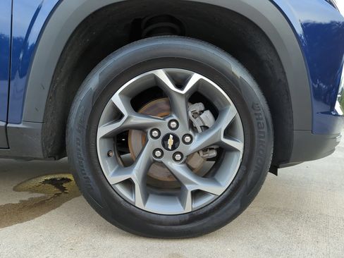 Used 2024 Chevrolet Trax LT w/ Driver Confidence Package FWD image 26