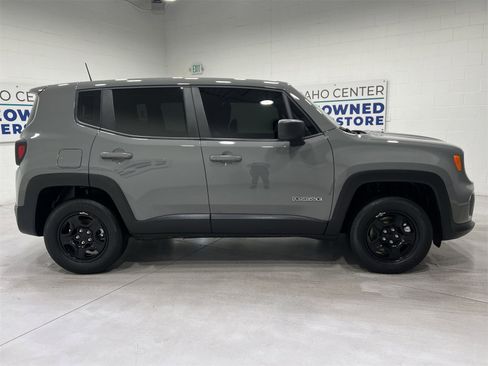 Used 2022 Jeep Renegade Sport image 9