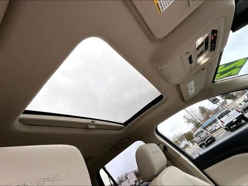 Used 2022 GMC Acadia Denali AWD/4WD image 17