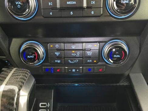 Used 2019 Ford F150 Raptor w/ Equipment Group 802A Luxury image 19