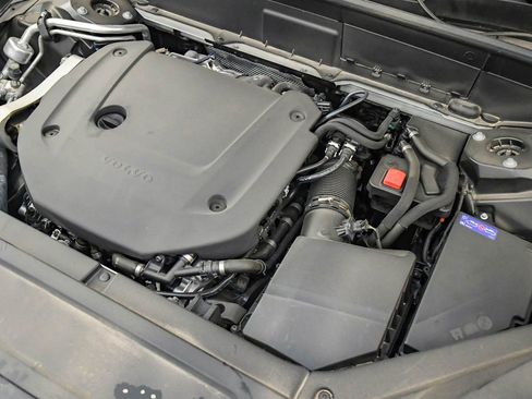 Used 2025 Volvo XC90 B6 Plus image 31