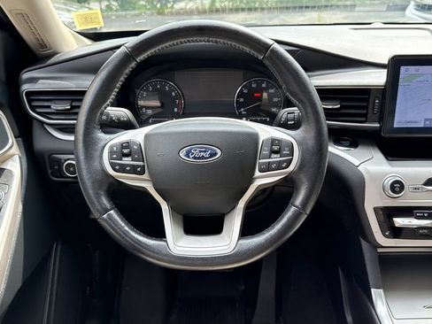 Used 2023 Ford Explorer XLT w/ Equipment Group 202A AWD/4WD image 15