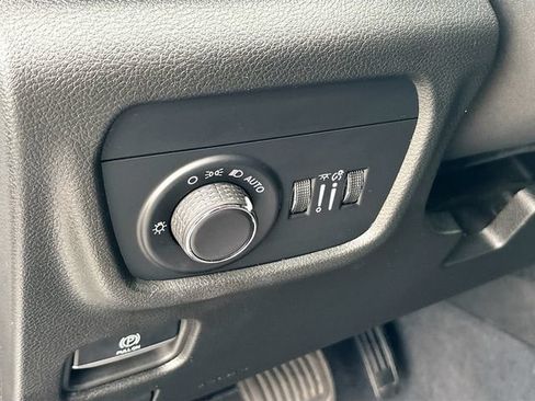 Used 2023 Jeep Grand Cherokee Altitude RWD image 11