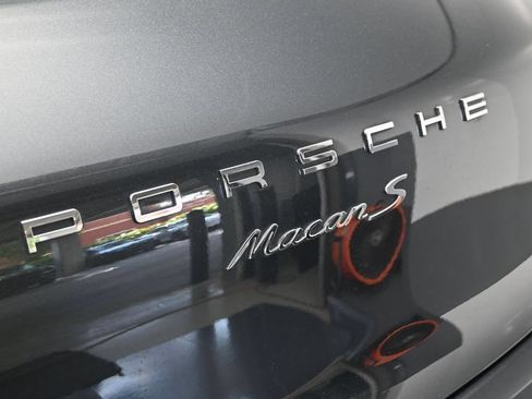 Certified 2018 Porsche Macan S AWD/4WD image 31