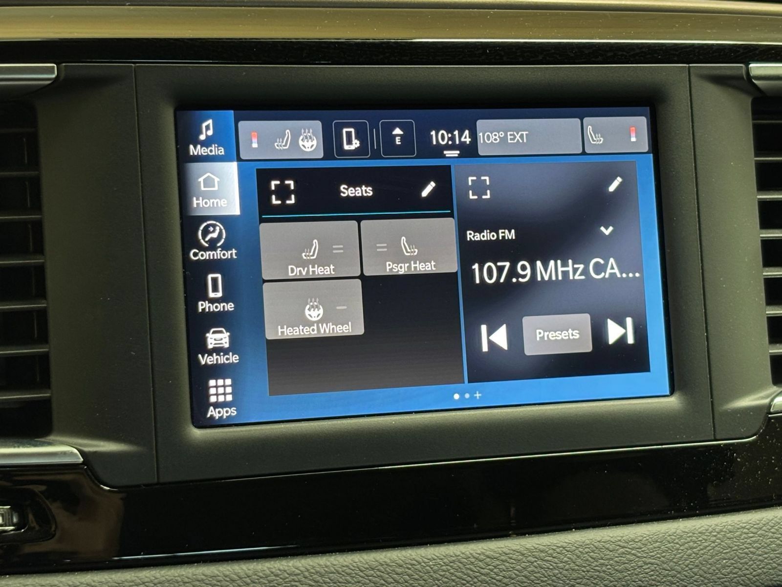 Used 2023 Chrysler Voyager LX FWD image 19