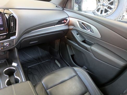 Used 2022 Chevrolet Traverse LT w/ LPO, Floor Liner Package AWD/4WD image 19