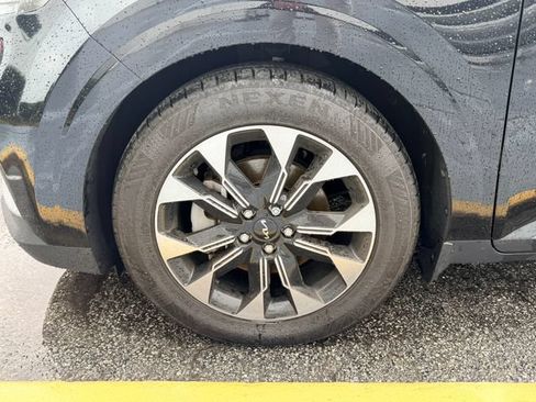 Used 2024 Kia Carnival EX FWD image 9