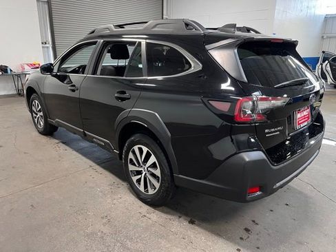 Used 2023 Subaru Outback Premium AWD/4WD image 5