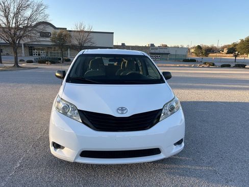 Used 2013 Toyota Sienna L image 3