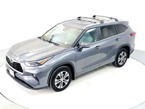 Certified 2023 Toyota Highlander XLE image 15