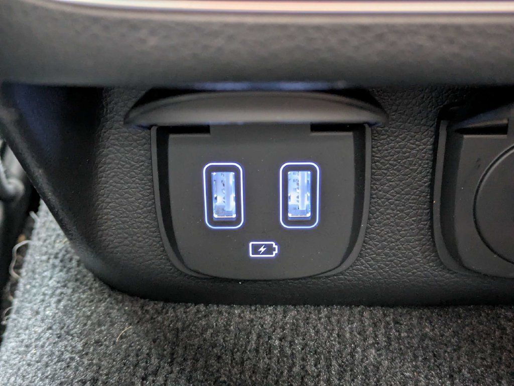 Used 2025 Genesis GV70 3.5T Sport AWD/4WD image 18