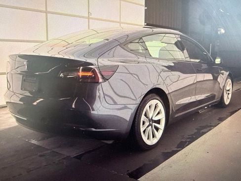 Used 2022 Tesla Model 3 Long Range AWD/4WD image 3