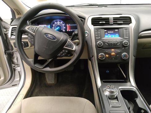 Used 2018 Ford Fusion SE image 22