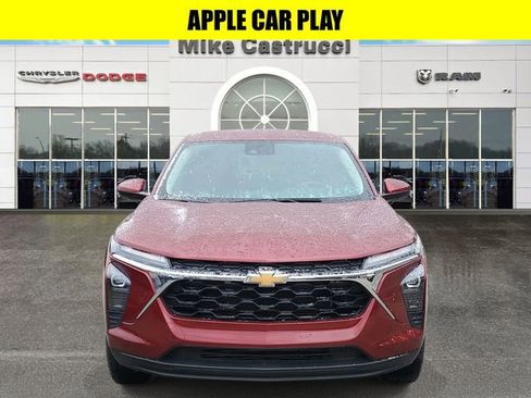 Used 2024 Chevrolet Trax LS w/ LS Convenience Package image 2